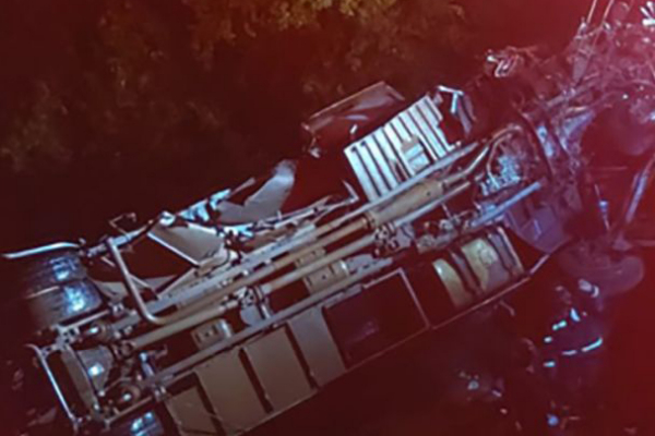 தென்னாபிரிக்காவில் கோர விபத்து - இதுவரை 20 பேர் உயிரிழப்பு | South Africa Bus Crash Kills 20