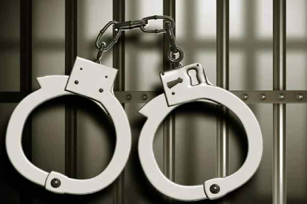 பெரஹரா வளாகத்திற்குள் தந்தையும் , மகளும் கைது | Father And Daughter Arrested Kandy Perahera