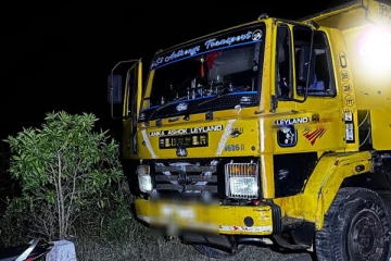 யாழ்ப்பாணத்திற்கு மணல் ஏற்றிச் சென்ற டிப்பர் மடக்கிப் பிடிப்பு; சாரதி ஓட்டம்