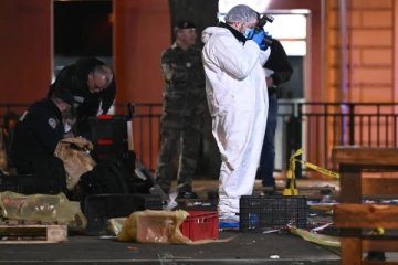 பிரான்ஸில் கத்திக்குத்து தாக்குதலில் ஒருவர் பலி ; 3 காவல்துறையினர் காயம்