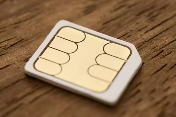 சிம்(SIM) கார்டில் ஒருமுனை மட்டும் வெட்டப்பட்டிருப்பது ஏன்? காரணம் இதோ | Do You Know Sim Card Corner Cut Design Secret