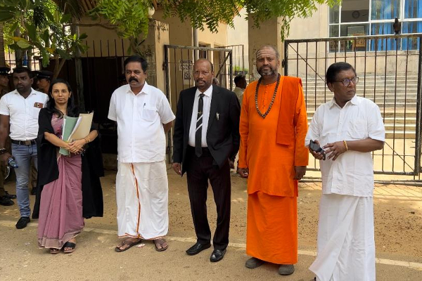 வடக்கில் இருந்து கிழக்கு நோக்கிய பேரணி: முக்கியஸ்தர்களுக்கு பிடியாணை | Rally From North To East Warrant For Mps