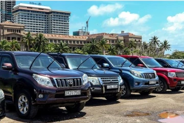 ஜனாதிபதி செயலகத்தை சுற்றி ஆடம்பர வாகனங்கள்; குற்றம் சுமத்தும் தயாசிறி