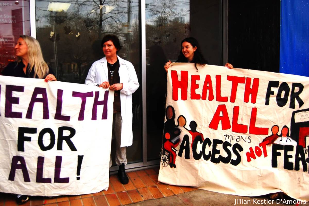 அகதிகளின் துயரத்தை அதிகரிக்க இருக்கும் கனடா அரசு: நாடு முழுவதும் எதிர்ப்புப் பேரணிகள் | Protest Canada Cuts To Refugee Healthcare Scheme