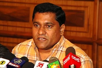 அரசாங்கத்தின் அதிமேதாவித் தனம்தான் நாட்டின் தற்போதைய நிலைக்கு காரணம்