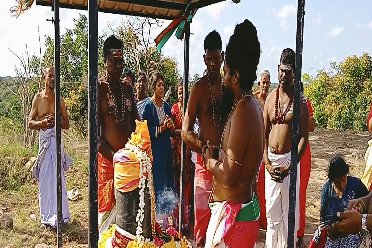 புத்தாண்டை முன்னிட்டு வெடுக்குநாரிமலை ஆலயத்தில் சிறப்பு வழிபாடுகள் | New Year S Eve Worship At Vedukkunarimala Temple