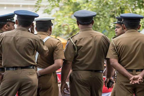 வத்தளையில் குடும்பஸ்தர் படுகொலை:சந்தேகநபர் வாள்களுடன் கைது | Murder Of Man In Wattala Suspect Arrested