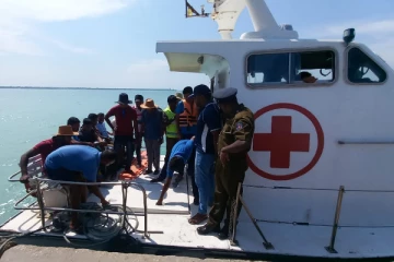 நெடுந்தீவு - குறிக்கட்டுவான் இடையேயான படகுச்சேவை இடைநிறுத்தம் (Photos)