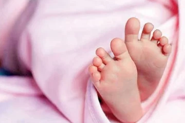 பிறந்து சில நாட்களேயான சிசுவின் சடலம் ஆற்றிலிருந்து மீட்பு