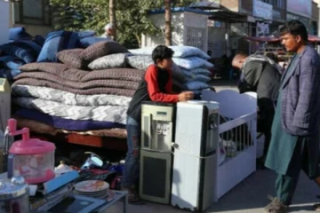 பஞ்சம், பட்டினி.. பணத்திற்காக நடுரோட்டில் வீட்டில் உள்ள அத்தியாவசிய பொருட்களை விற்கும் மக்கள்! வெளிச்சத்திற்கு வந்த பகீர் தகவல்