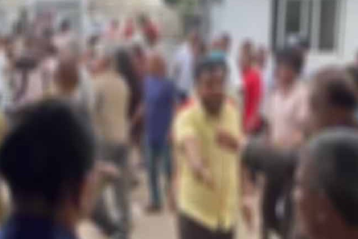 மாத்தறை கூட்டுறவு வைத்தியசாலையில் வெடித்த மோதல் ; அதிகாரிகள் மீது தாக்குதல் | Clash Erupts At Matara Cooperative Hospital