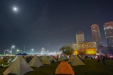 இலங்கை அரசியல்   வரலாற்றில்  இப்படி ஒரு சம்பவம்;   யாருமே எதிர்பார்த்திக்க மாட்டார்கள்!