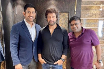 தலயுடன் சீயான் விக்ரம் எடுத்துக்கொண்ட லேட்டஸ்ட் புகைப்படம், கொண்டாட்டத்தில் ரசிகர்கள்..