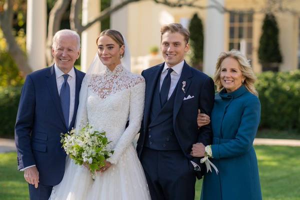 ஜோபைடன் வீட்டுக் கல்யாணம் : அமெரிக்க வரலாற்றில் முதன்முறையாக நடந்த சம்பவம் | Joe Biden S Granddaughter Marriage