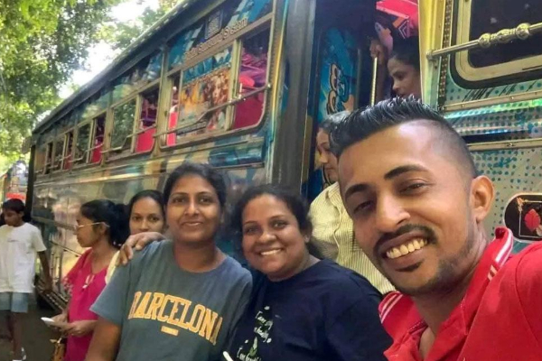 எல்ல விபத்துக்கு முன் மகிழ்ச்சியாக புகைப்படம் எடுத்த பயணிகள்; சோகத்தில் முடிந்த பயணம் | Happily Took Photos Before The Ella Bus Accident