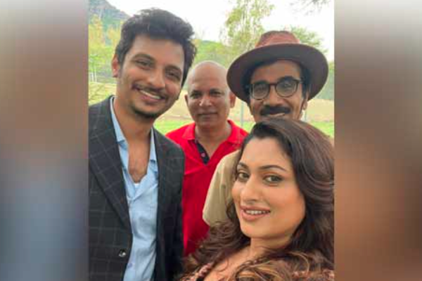 மீண்டும் தமிழில் ரீ என்ட்ரி கொடுக்கும் நடிகை மாளவிகா.. அதுவும் யாருடைய படத்தில் தெரியுமா | Malavika Re Entry In Tamil Cinema