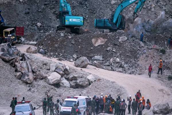 பண்டாரவளையில் பயங்கரம்! கல்குவாரி மண்சரிவில் தொழிலாளர்களுக்கு நேர்ந்த கதி | Two Killed In Bandarawela Quarry Landslide