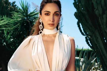 நடிகை கியாரா அத்வானி கிளாமர் போட்டோஷூட்