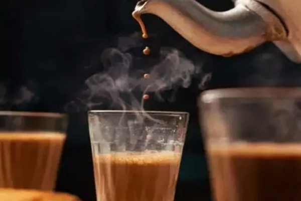 டீ குடிக்கும் போது தண்ணீர் குடிக்கலாமா? அல்லது எப்போது தண்ணீர் குடிக்கலாம்? | Should Drink Water Before Or After Drinking Tea