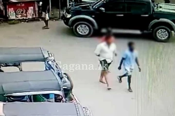 නගරයක් මැද පුද්ගලයෙකු කැපූ තරුණයා අල්ලයි.