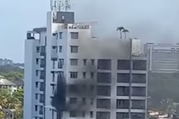 கொழும்பு - நாரஹேன்பிட்டி தொடர்மாடி குடியிருப்பில் தீ விபத்து; மூவர் மருத்துவமனையில்... மீட்பு பணிகள் தீவிரம் | Fire Breaks Colombo Narahenpita Apartment Complex கொழும்பு - நாரஹேன்பிட்டி தொடர்மாடி குடியிருப்பில் தீ விபத்து; மூவர் மருத்துவமனையில்... மீட்பு பணிகள் தீவிரம் | Fire Breaks Colombo Narahenpita Apartment Complex