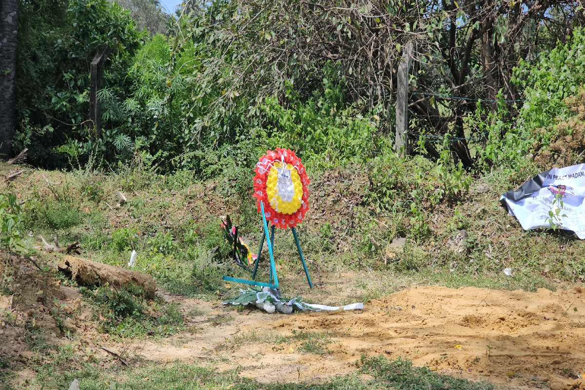 யாழ்ப்பாணத்தில் கொலை செய்யப்பட்ட விரிவுரையாளரின் சடலம் அடக்கம்! | Body Of The Murdered Lecturer In Jaffna Is Buried