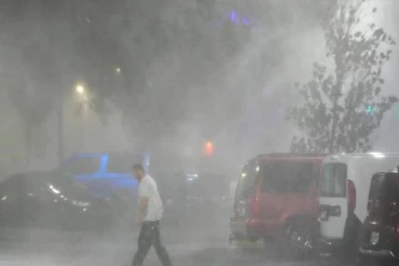 பிரேசிலை தாக்கிய சக்திவாய்ந்த புயல்... இருளில் மூழ்கிய பகுதிகள்! 7 பேர் உயிரிழப்பு