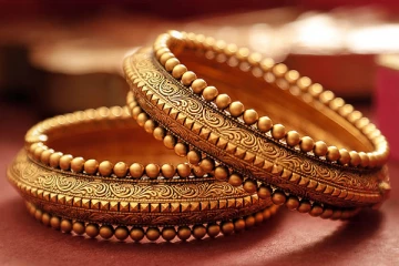 ஒரு வழியாக குறைந்த தங்கம் விலை - மக்களே..இப்போது வாங்கலாம்!