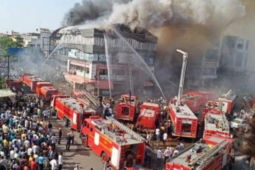 அகதிகள் கட்டடத்தில் பாரிய தீ விபத்து - இப்படிக்கு உலகம்