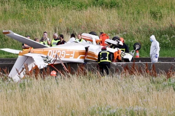 பிரான்சில் இலகுரக விமானம் விழுந்து நொறுங்கியதில் முவர் உயிரிழப்பு