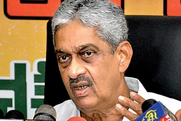பொன்சேகாவால் நாட்டுக்கு பேரழிவு - உடன் கைது செய்ய கோரிக்கை