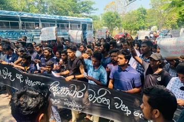 கொழும்பில் குவிந்த பல்கலைக்கழக மாணவர்கள்! (Video)