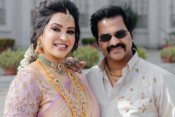 குடும்ப புகைப்படத்தை வெளியிட்ட ரெடின் கிங்ஸ்லி... குழந்தை எப்படி வளர்ந்திட்டாங்கனு பாருங்க | Actor Redin Kingsley Family Photo Viral