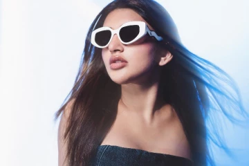 இளம் நடிகை ஸ்ரீலீலா ட்ரெண்டி உடையில் போட்டோஷூட்