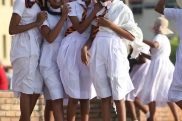 මේ පාසල් සිසුන්ට සුබම සුබ අරංචියක් - රජයෙන් නොමිලේ විශේෂ පරිත්‍යාගයක්