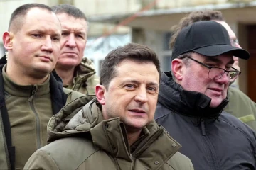 ஆயுதங்களை கீழே போட்டுவிட்டு  சரணடையுங்கள்;  ரஷ்ய படையினருக்கு உக்ரைன் அதிபர் எச்சரிக்கை