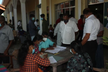 தடுப்பூசி பெற்றுக்  கொள்வதில் ஆர்வம் காட்டும் மட்டக்களப்பு மக்கள்