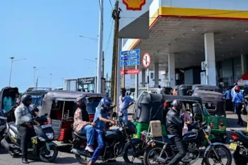 අද දිවයිනේ සෑම ප්‍රදේශයකම ඉන්ධන පිරවුම්හන්වල ඉන්ධන නොමැතිව ජනතාව පෝලිම්වල.. ඉන්ධන නිසා යළිත් රටටම නරක ආරංචියක්