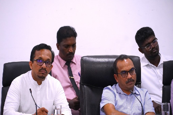 சம்பளமின்றி சேவையாற்றும் ஜனாதிபதி மற்றும் பிரதமரின் ஆலோசகர்கள் | Advisors Anura And Harini Who Serve Without Pay சம்பளமின்றி சேவையாற்றும் ஜனாதிபதி மற்றும் பிரதமரின் ஆலோசகர்கள் | Advisors Anura And Harini Who Serve Without Pay