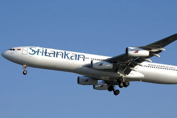 கட்டுநாயக்க விமான நிலையத்திற்கு வந்த இலங்கை பெண்ணுக்கு விமானத்தில் காத்திருந்த அதிர்ச்சி | Money Stolen Women Who Arrived To Sri Lanka