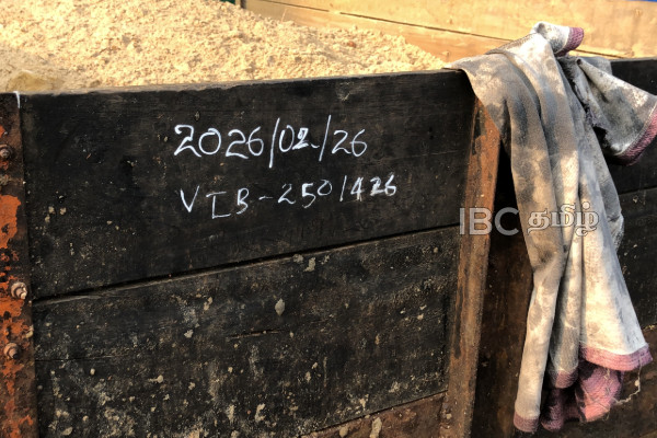 உழவு இயந்திரம் மீது அதிரடிப்படையினரின் துப்பாக்கிச் சூடு | Stf Opens Fire Plows Carrying Illegal Sand Mining