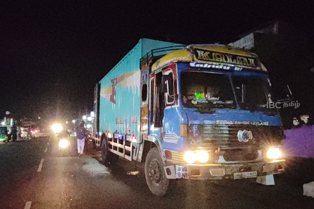 கோர விபத்தில் ஓய்வு பெற்ற ஆசிரியர் பலி | Accident In Vavuniya One Dead கோர விபத்தில் ஓய்வு பெற்ற ஆசிரியர் பலி | Accident In Vavuniya One Dead