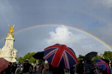 வெளியான ராணியாரின் மரண செய்தி... வானத்தில் நடந்த மாற்றம்: உருகிய மக்கள்