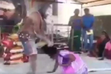 கோயிலுக்குள் அரங்கேறிய சாமியாரின் வெறிச்செயல்... பதறவைக்கும் புகைப்படம்