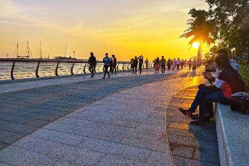 கொழும்பு துறைமுக நகரில் செல்பி எடுக்கவும் கட்டணமா?