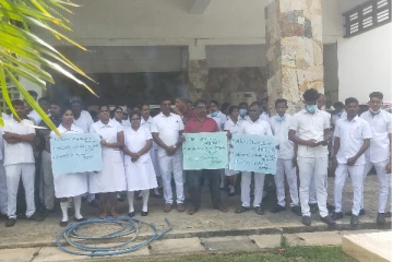 யாழ்.போதனா வைத்தியசாலையில் கவனயீர்ப்புப் போராட்டம் முன்னெடுப்பு (Photos)