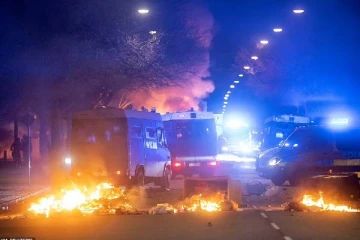 அதை செய்துவிடுவேன்... அச்சுறுத்திய அரசியல் தலைவர்: மொத்த நாட்டிலும் வெடித்த கலவரம்