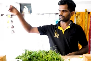 பொருளாதார நெருக்கடியால் எதிர்நோக்கும் கஷ்டம்! கொழும்பில் பூ கட்டும் தொழிலாளியின் வேதனை