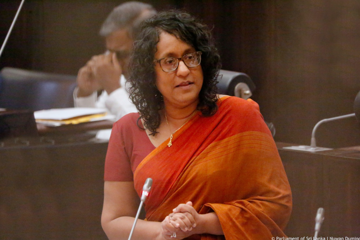 டெங்கு பரவல் தொடர்பில் பிரதமரின் கருத்தை நிராகரிக்கும் சுகாதார நிபுணர்கள் | Health Experts Reject Pm Views Spread Of Dengue