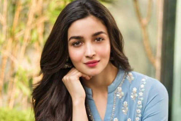 ஹாலிவுட் திரையுலகில் அறிமுகம் ஆகும் நடிகை ஆலியா பட்.. ரசிகர்கள் கொண்டாட்டம் | Alia Butt To Do First Movie In Hollywood